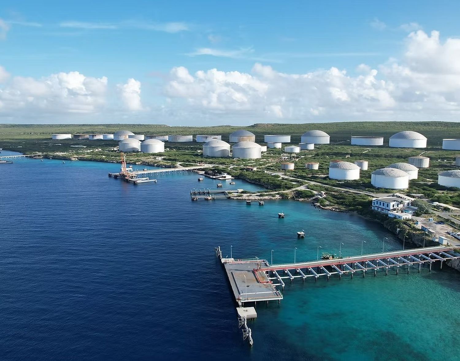 Sanciones de Trump al petróleo venezolano impactan inversiones de Harry Sargeant en refinería de Curazao