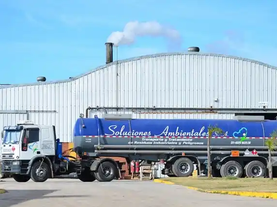 Creciente del río y alerta por las piletas de Soluciones Ambientales