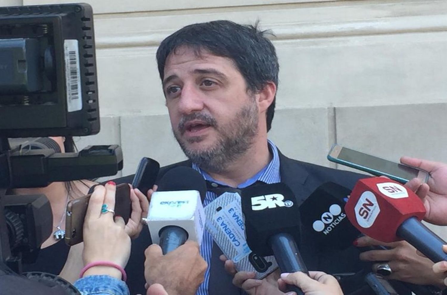 Habló el fiscal: «Tiene características similares a otros ataques, numerosos impactos y un cartel que se repite»