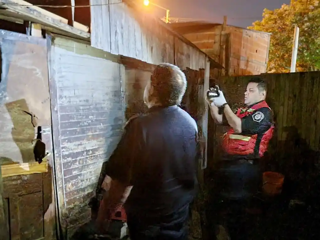 Investigan las causas de un incendio en una vivienda