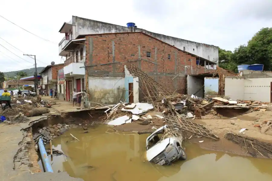 Tres días de luto en Brasil por los 128 muertos tras las feroces inundaciones