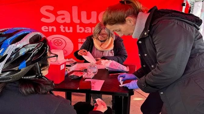 Además de estas actividades, los vecinos pueden acercarse a su Centro de Salud más cercano para solicitar orden de derivación al servicio de hepatología del CEMA.
