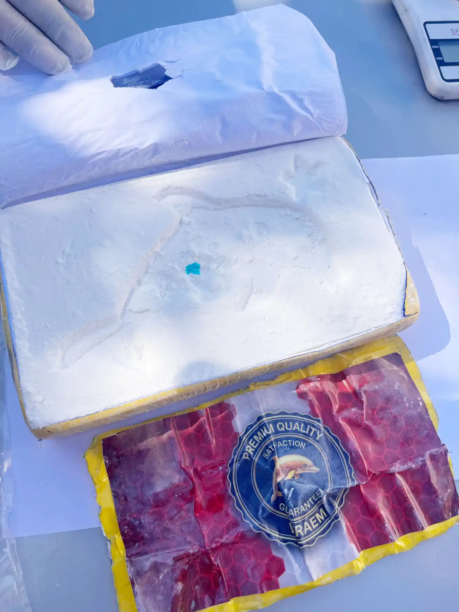 Un detenido y el secuestro de más de un kilo de cocaína y un arma de guerra