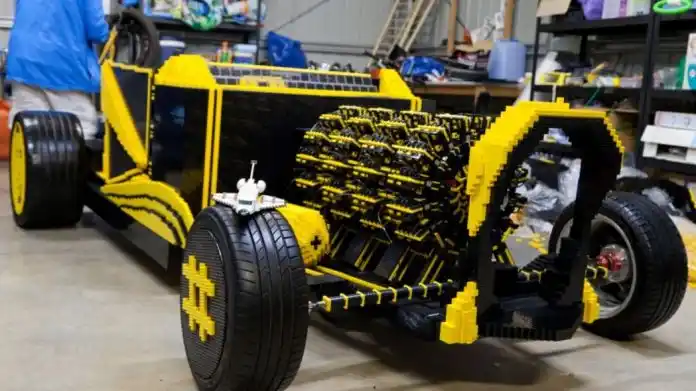 Autos hechos con legos