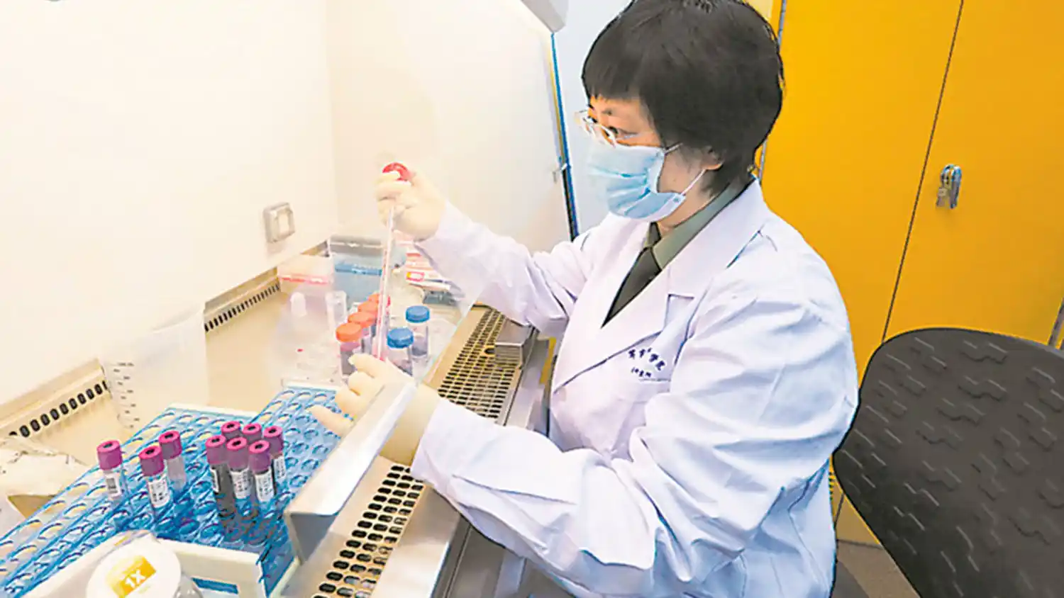 Hay 70 vacunas contra el coronavirus en desarrollo y tres ya se prueban en humanos