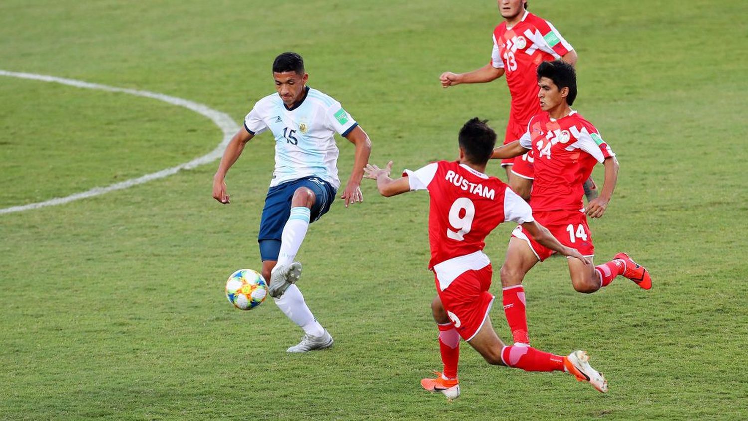 Argentina volvió a ganar y se cruzará con Paraguay
