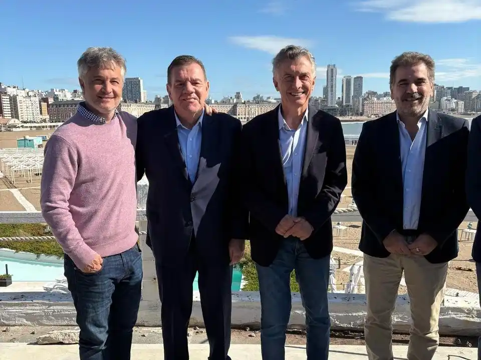 Macri con Montenegro, Ritondo y de Andreis en su última recorrida en Mar del Plata (X Fernando de Andreis)