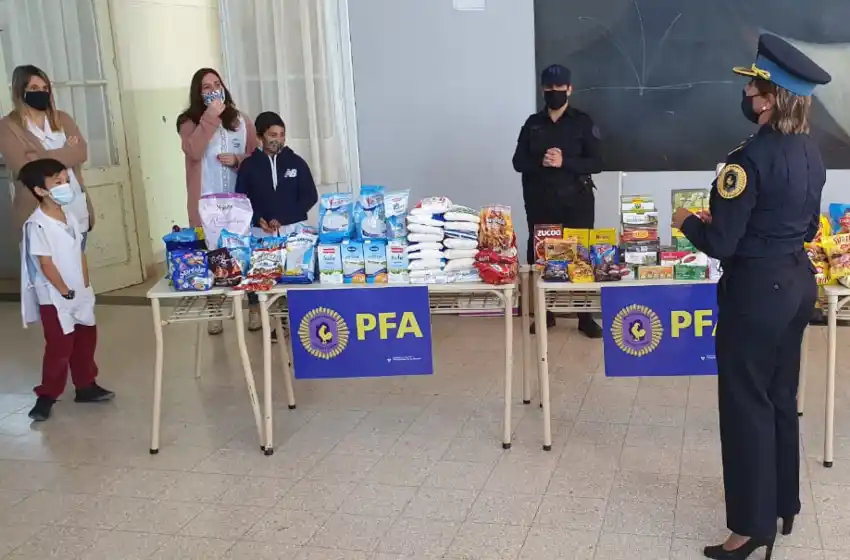 La Policía Federal continúa con el padrinazgo de escuelas
