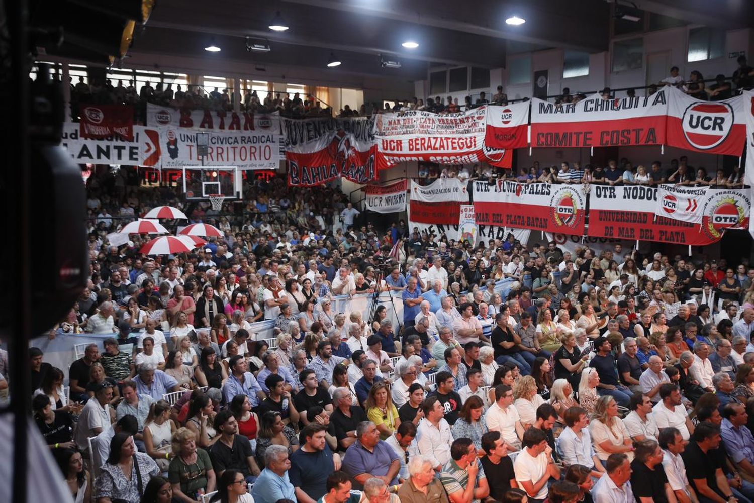 Acto multitudinario de la UCR bonaerense en Mar del Plata