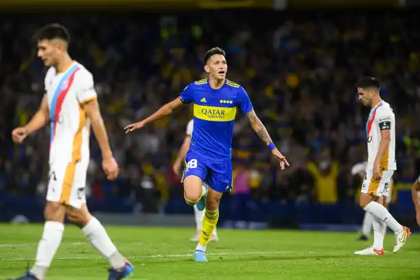 Vázquez acompañará a Benedetto en el ataque de Boca.