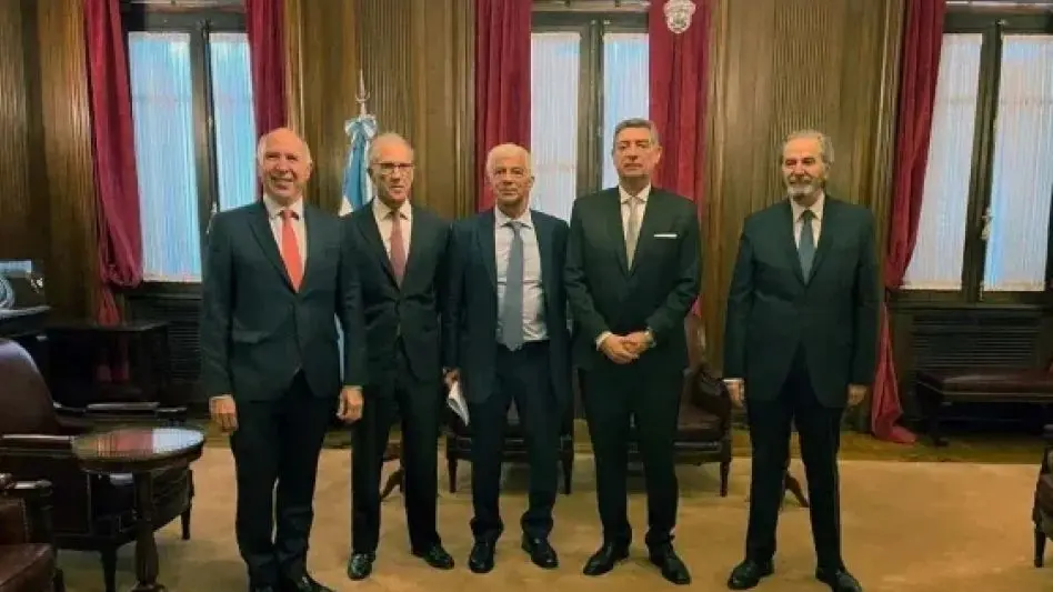 La Corte Suprema estudiará el amparo contra el DNU de Javier Milei después de la feria judicial