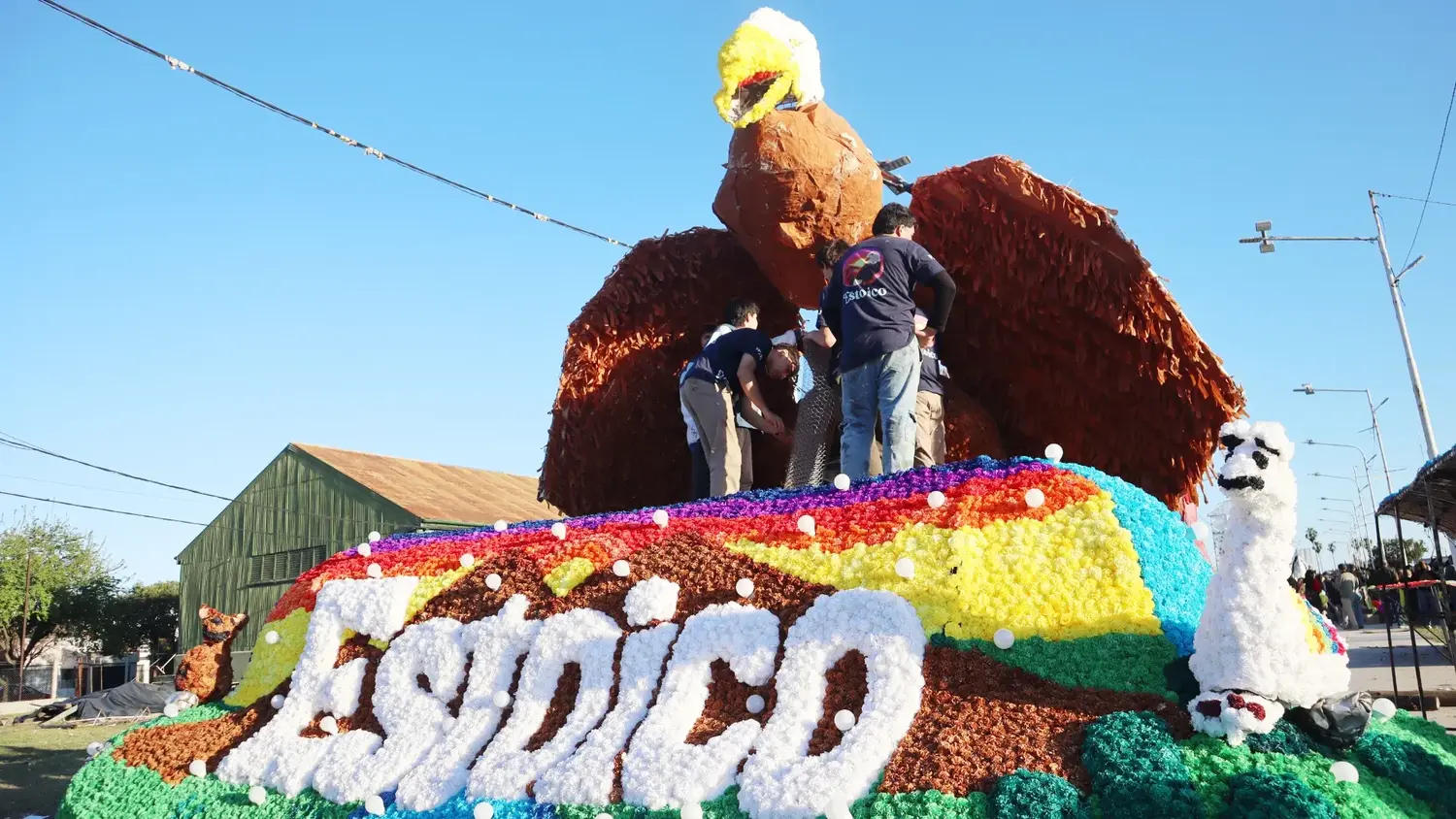 ECU 2026: se realizó el primer desfile de carrozas alegóricas