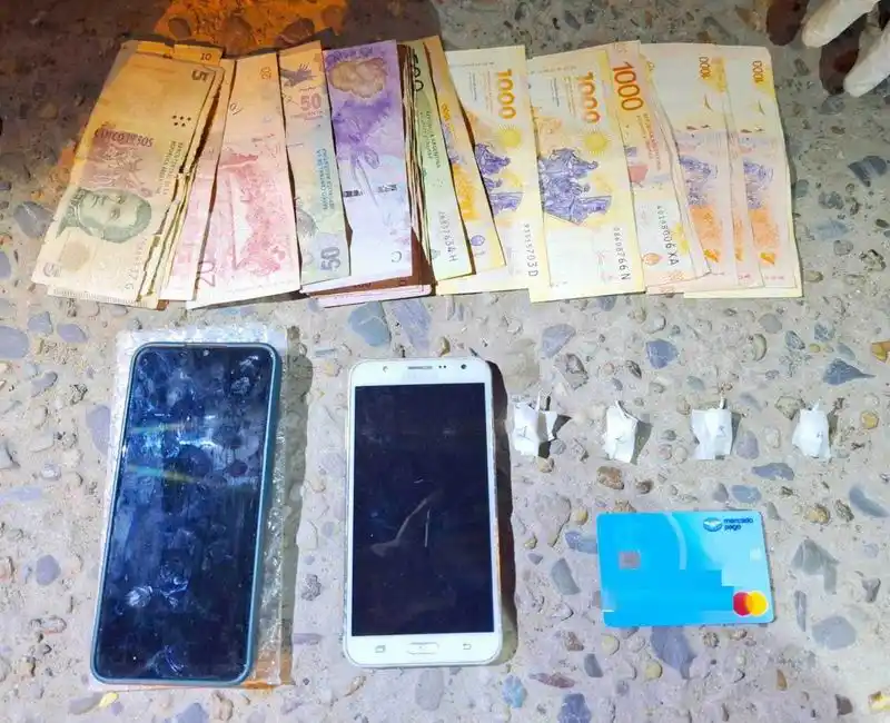 La Policía detuvo a dos sujetos y secuestró droga