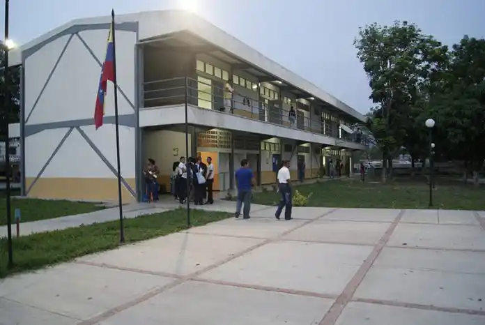 Más de cuatro años esperando por ENTREGA DE TÍTULOS: denuncian estudiantes de UBV Yaracuy