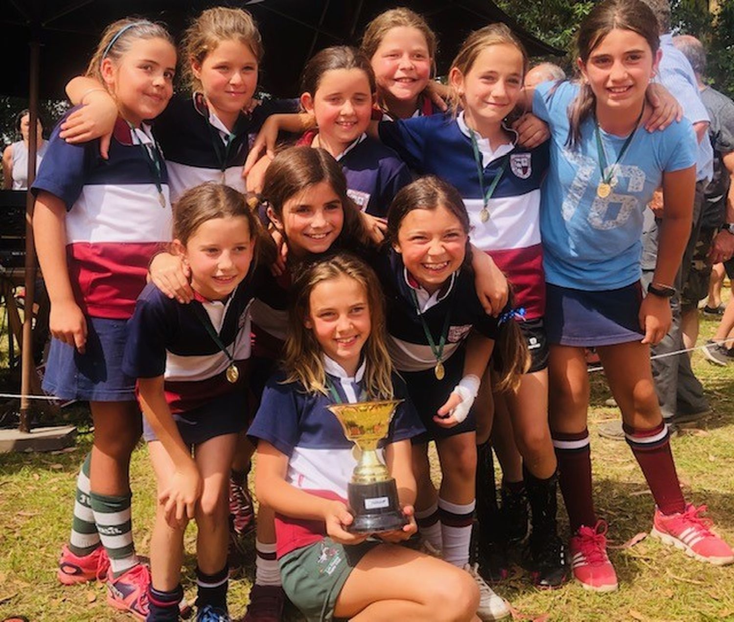 Uno de los equipos femeninos representantes de Santo Domingo.