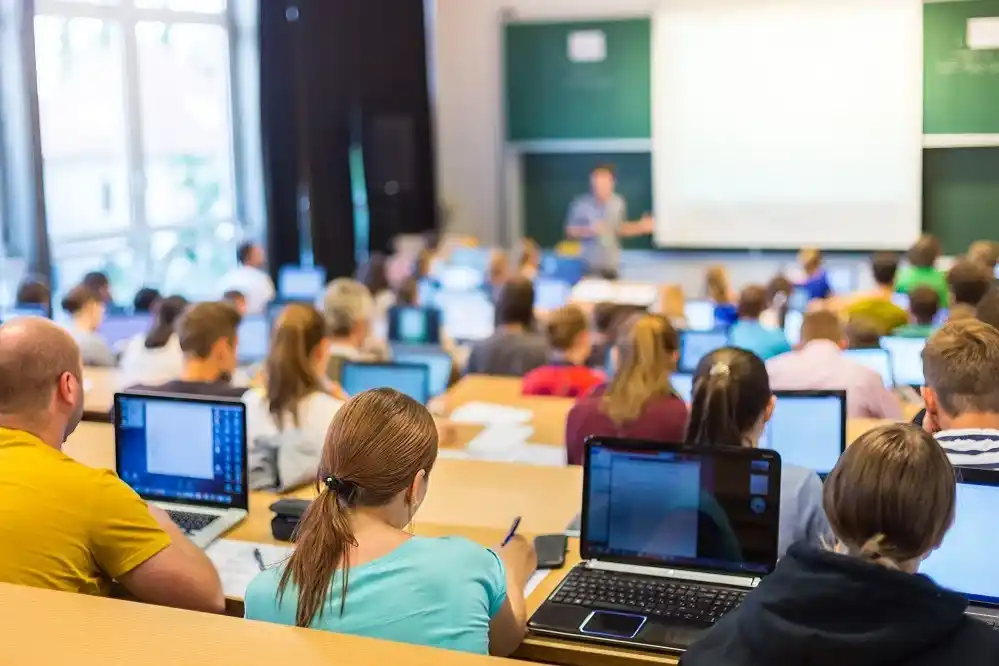 Diputados de La Libertad Avanza y el PRO presentaron una ley para arancelar la educación y la salud de los extranjeros.