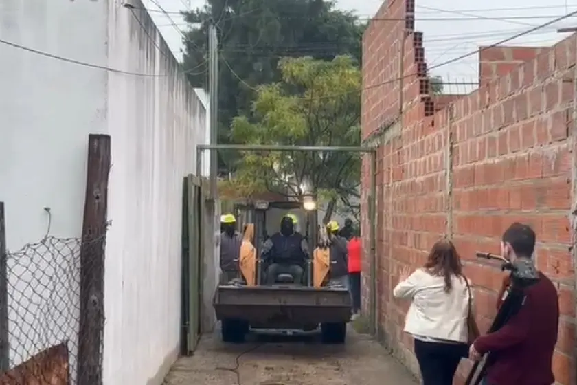 Reanudan la demolición de búnkeres en Rosario: derriban puntos de venta de droga vinculados a Chucky Monedita
