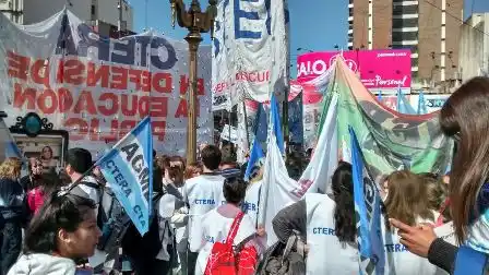 El acatamiento al paro docente alcanzó el 90% en la provincia 