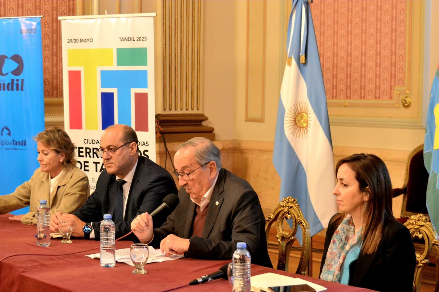 Lunghi abrió el encuentro internacional de ciudades intermedias