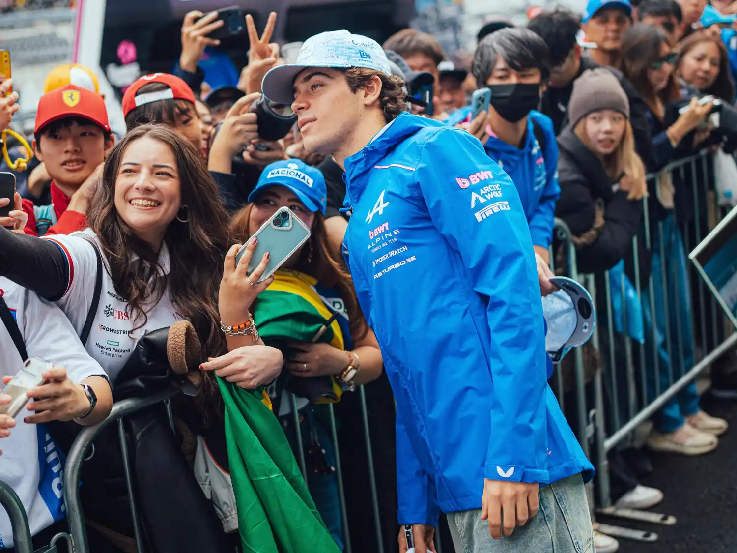 Alpine y Colapinto recorrerán las calles porteñas el próximo 26 de abril