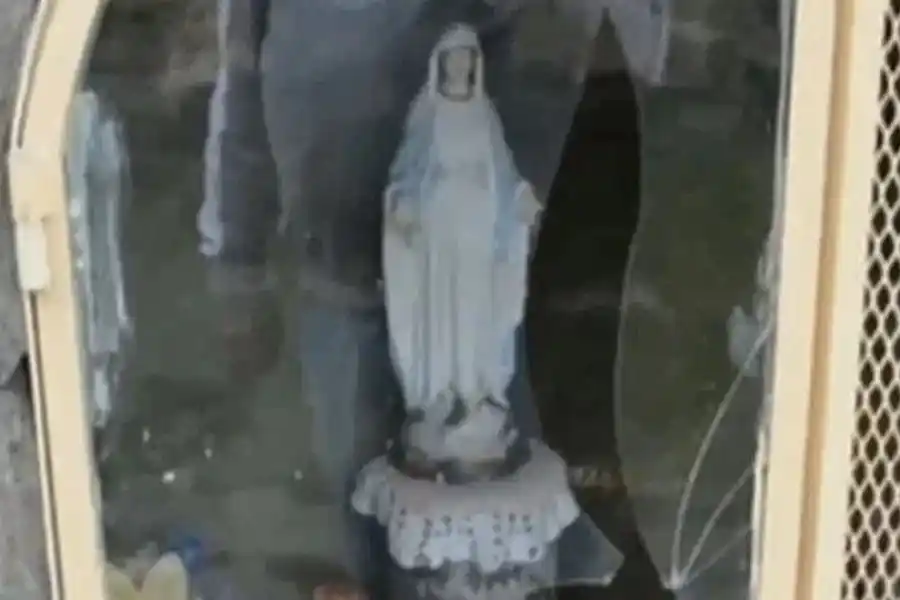 Córdoba: un hombre que se cree “enviado de Dios” destruyó estatuas religiosas en un oratorio