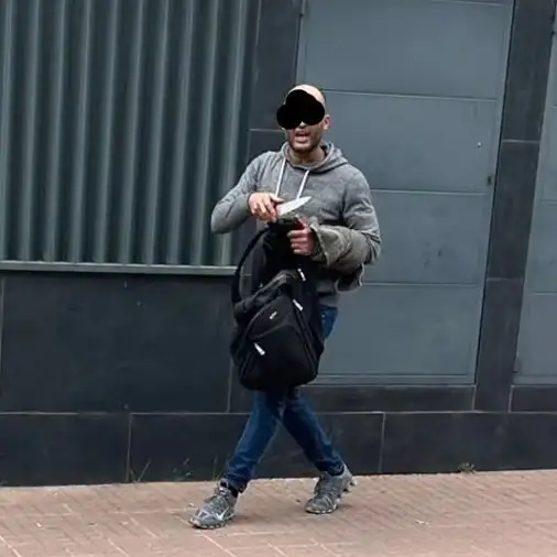 Gritos islámicos. El atacante usó un cuchillo para matar a la mujer china. Foto: @espluguesnoticies