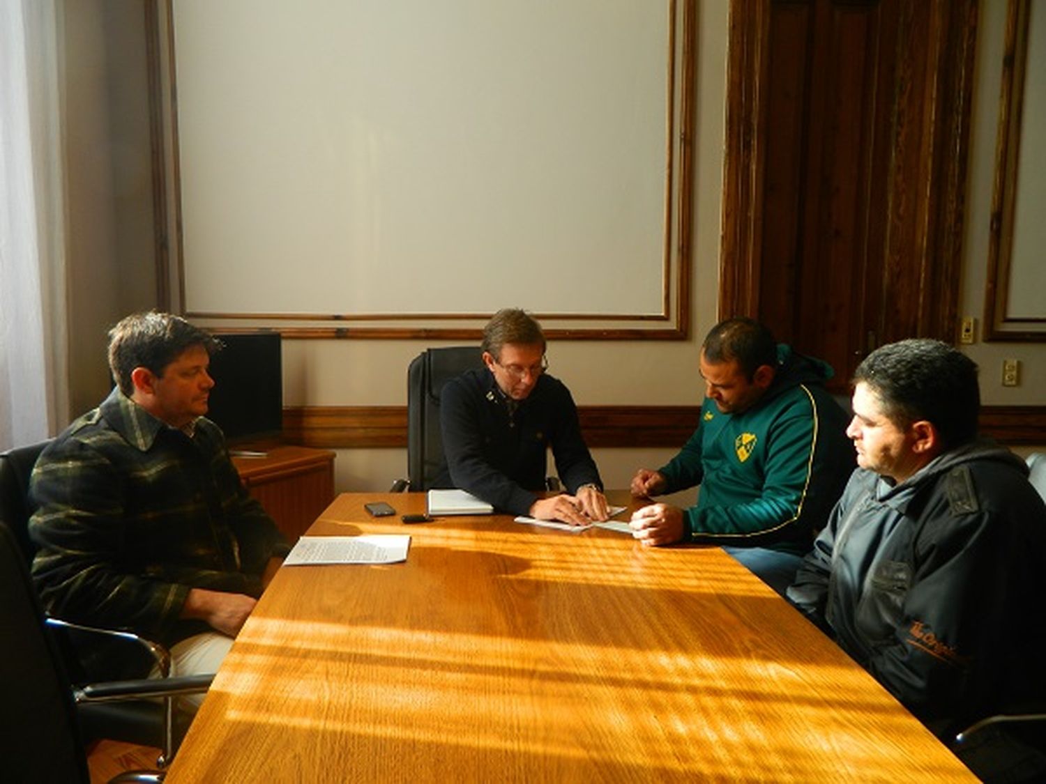 Entrega de aporte económico al Club Unión del Suburbio