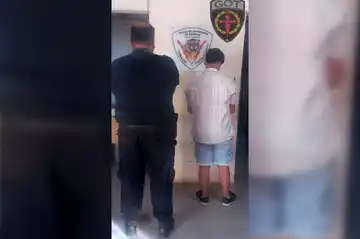 Sorprendieron a un menor armado con una cuchilla que intentó ingresar a una graduación