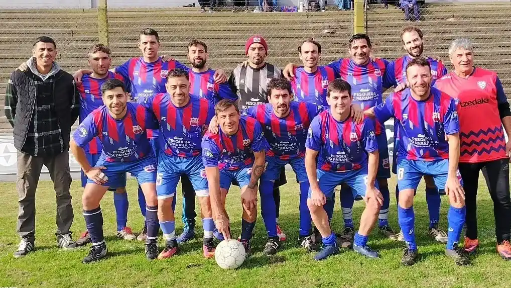 Del Valle, el mejor de la primera fase, venció a Villa Díaz Vélez en cuartos