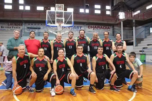 Maxibásquet: Neptunia y Pueblo Nuevo, adelante en las semis 