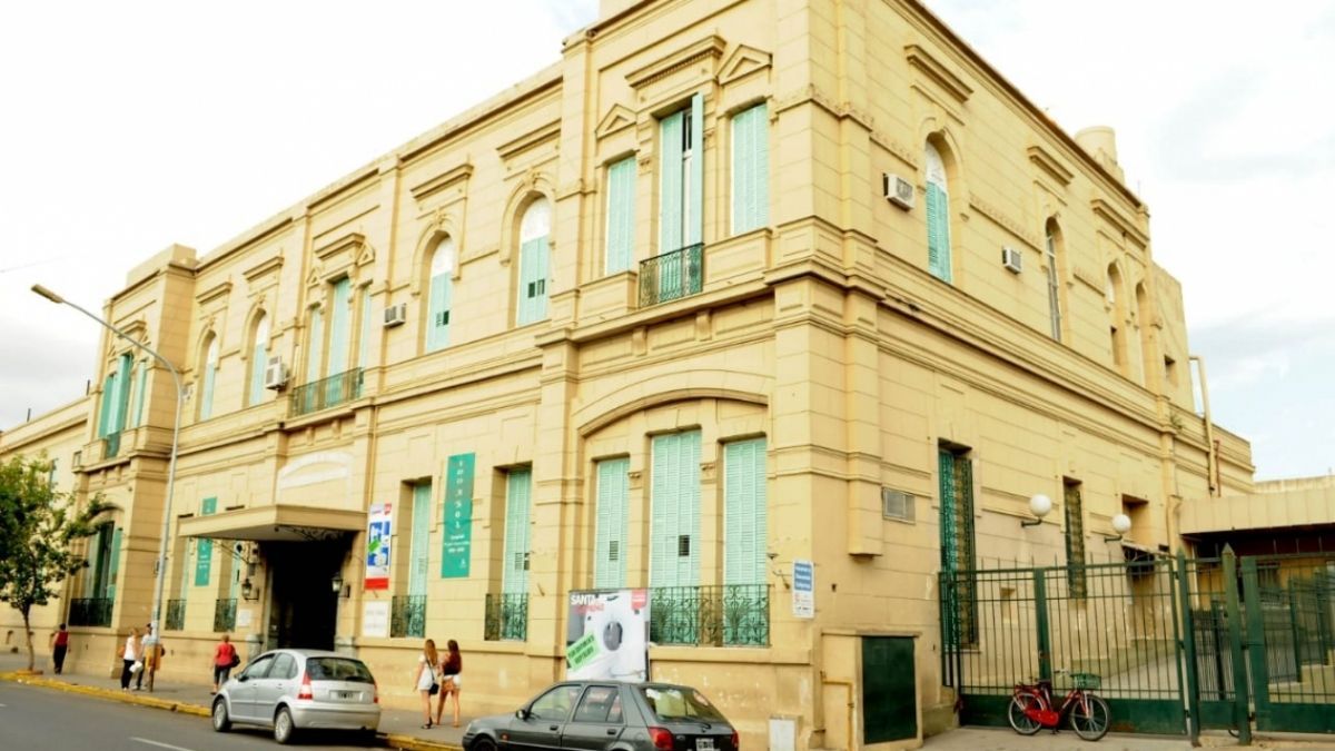 Allanaron el Hospital Cullen por denuncias de coimas solicitadas a camilleros