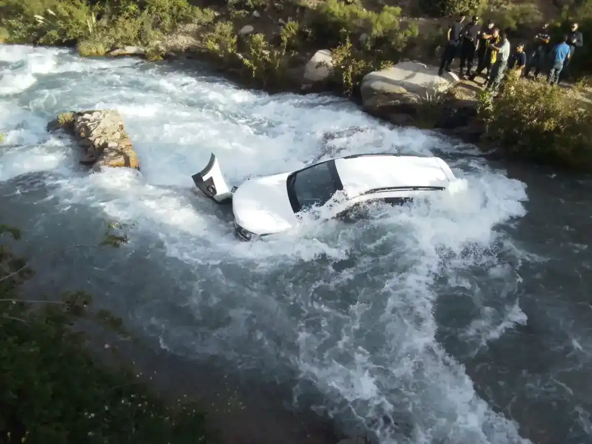 La Chevrolet Trucker cayó cuando circulaba por la ruta 94 en Tunuyán. (FOTO: El Sol)