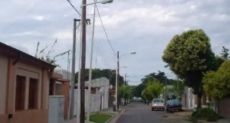 Los vecinos del Barrio de la Aduana no quieren las columnas de alumbrado de Lesko
