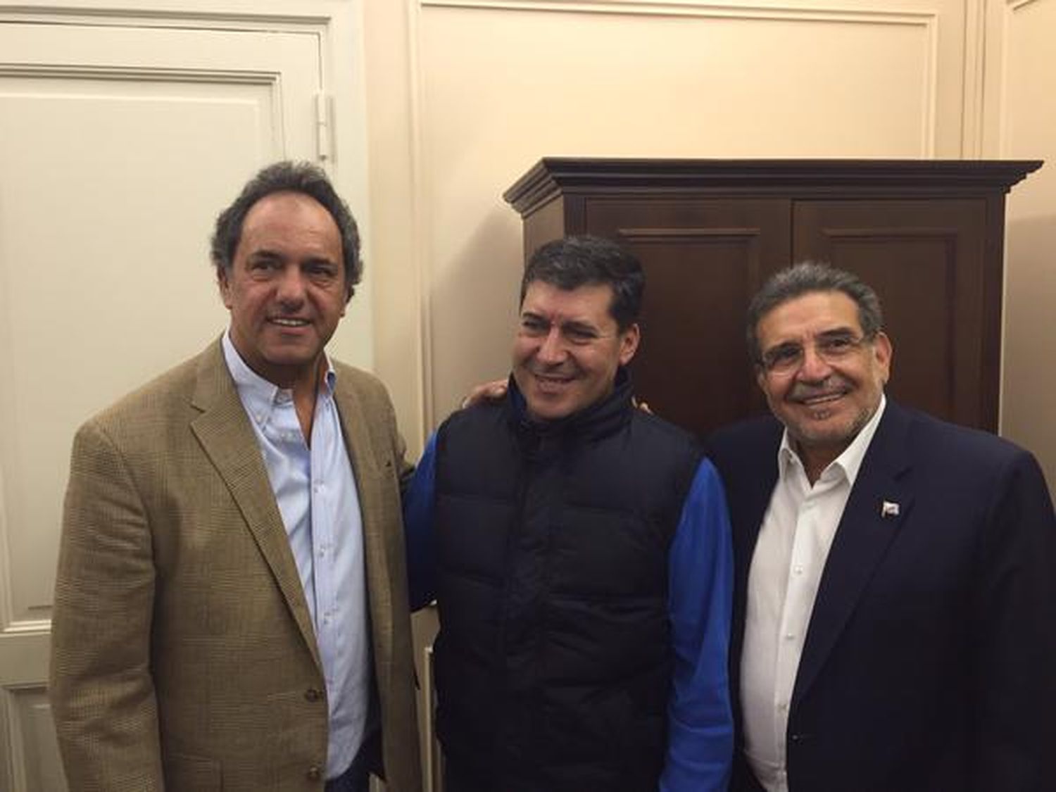 Scioli festejó el triunfo kirchnerista en La Rioja y saludó a los peronistas que ganaron en Córdoba y La Pampa