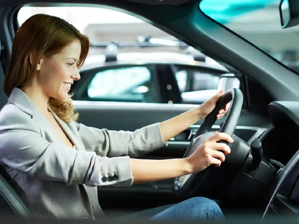 La batalla de los sexos al volante: por qué las mujeres contaminan menos que los hombres