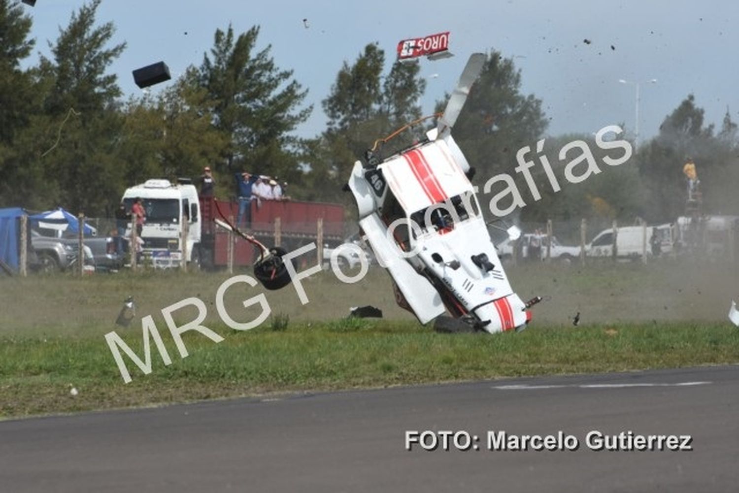 VIDEO: Espectacular vuelco de un auto del TC Bonaerense en Gualeguaychú