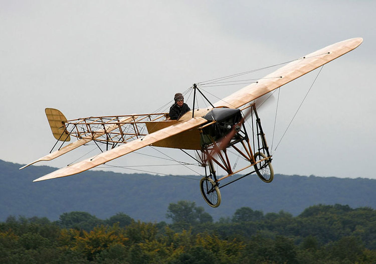 Jueves Retro, capítulo 3: BLÉRIOT XI, el primero en atravesar el Canal de la Mancha