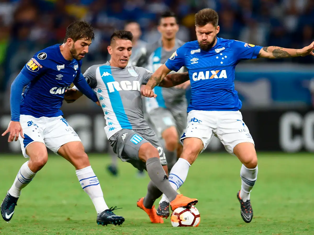 Racing cayó ante Cruzeiro en Brasil