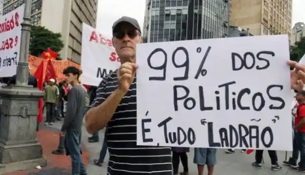 Corrupción no es sinónimo de democracia