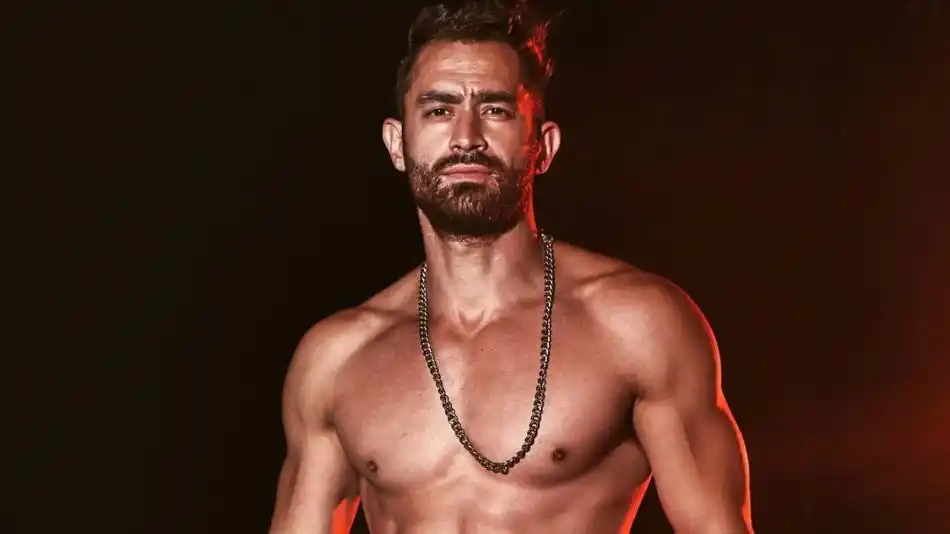 Esta obra es la versión local de "Ladies Night" y el elenco está compuesto por destacados actores como Juan Palomino, Christian Sancho, Carna Crivelli, Tucu López, Alejandro Cupitó y Alexis "El Cone" Quiroga.