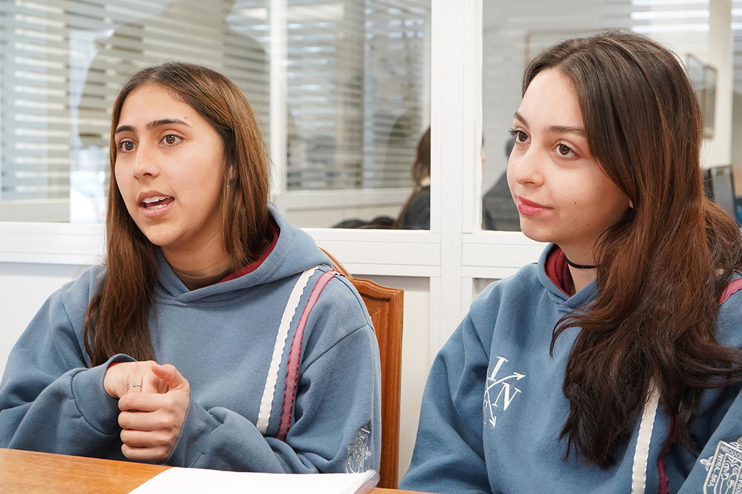 Estudiantes. Candelaria Verón y Albertina Arana del Instituto Nuestra Señora del Rosario