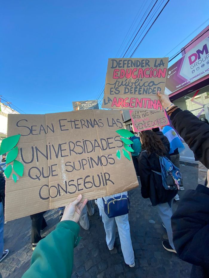 🔴 EN VIVO: la comunidad educativa se vuelve a movilizar por las calles de Tandil
