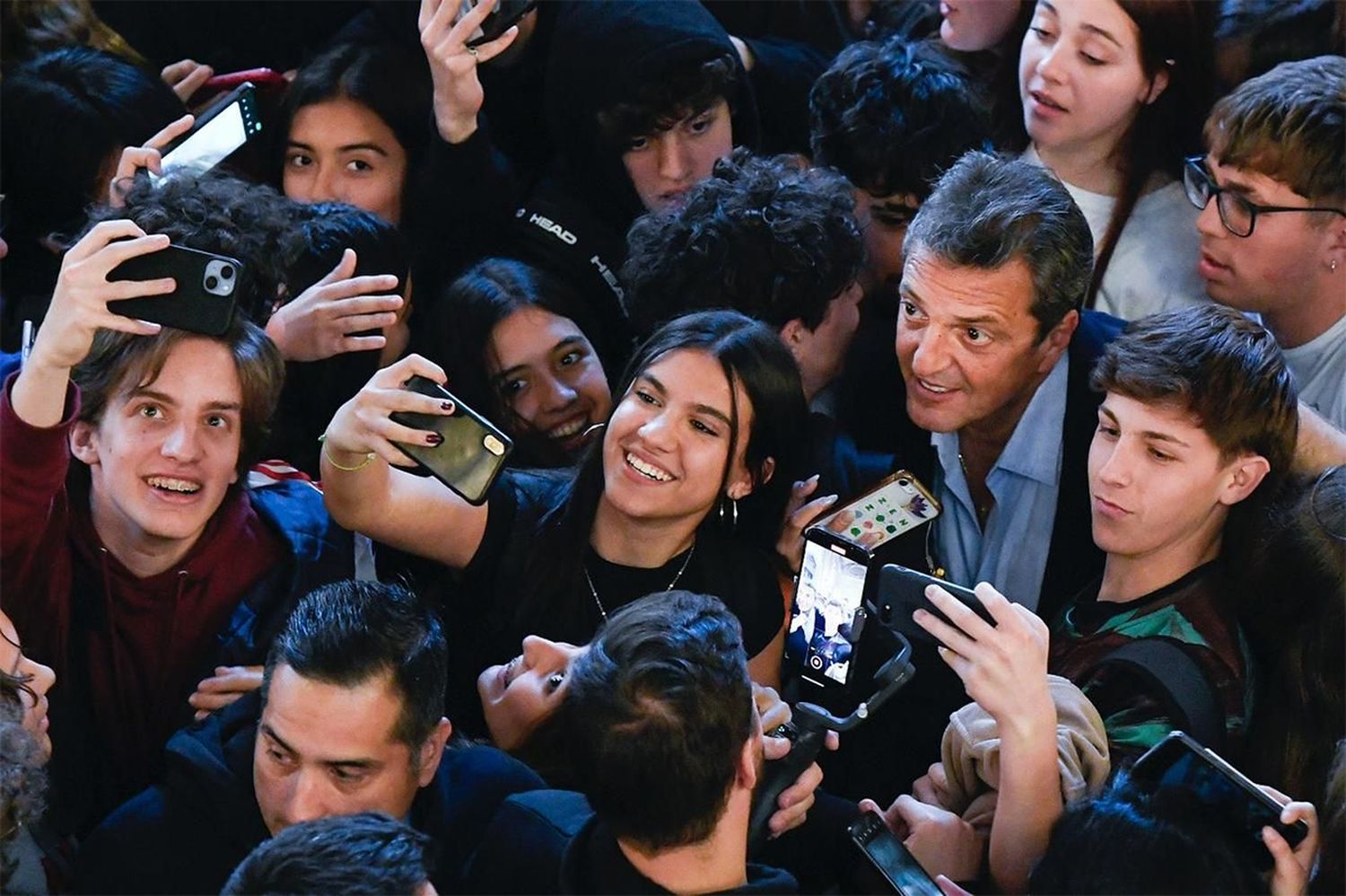 Massa, con estudiantes en el Nacional Buenos Aires: “La escuela pública es la que permite que un peón rural pueda soñar con que su hijo pueda ser ingeniero, abogado o presidente”