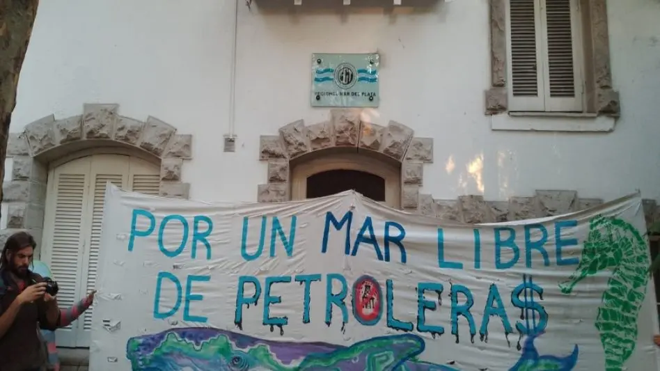 "Vandalizaron y estropearon el frente, nos tiraron basura en la puerta, es muy triste, nos hace daño a todos"