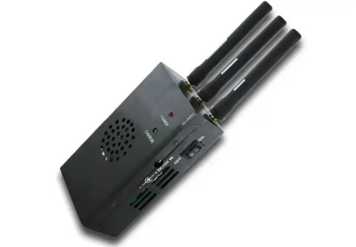 Le abrieron la camioneta utilizando un inhibidor de alarmas