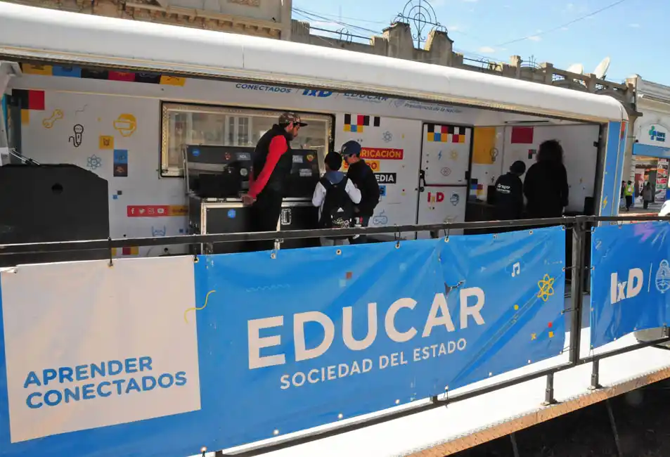 Laboratorio móvil de EDUCAR: Qué se puede hacer, hasta cuándo estará y dónde