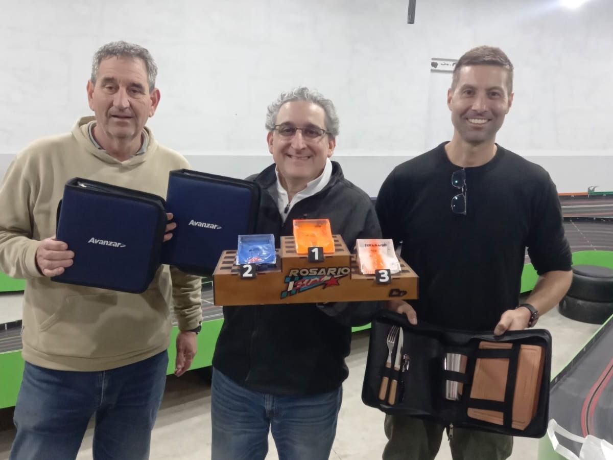 Podio rosarino encabezado por Pablo Zenón en Cañada Rosquín.Foto: Prensa Aeromodelismo