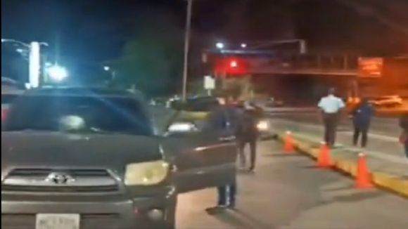 LLUVIA DE PIEDRAS sueltan bandidos en el kilómetro 1 de la carretera Panamericana este #03Dic