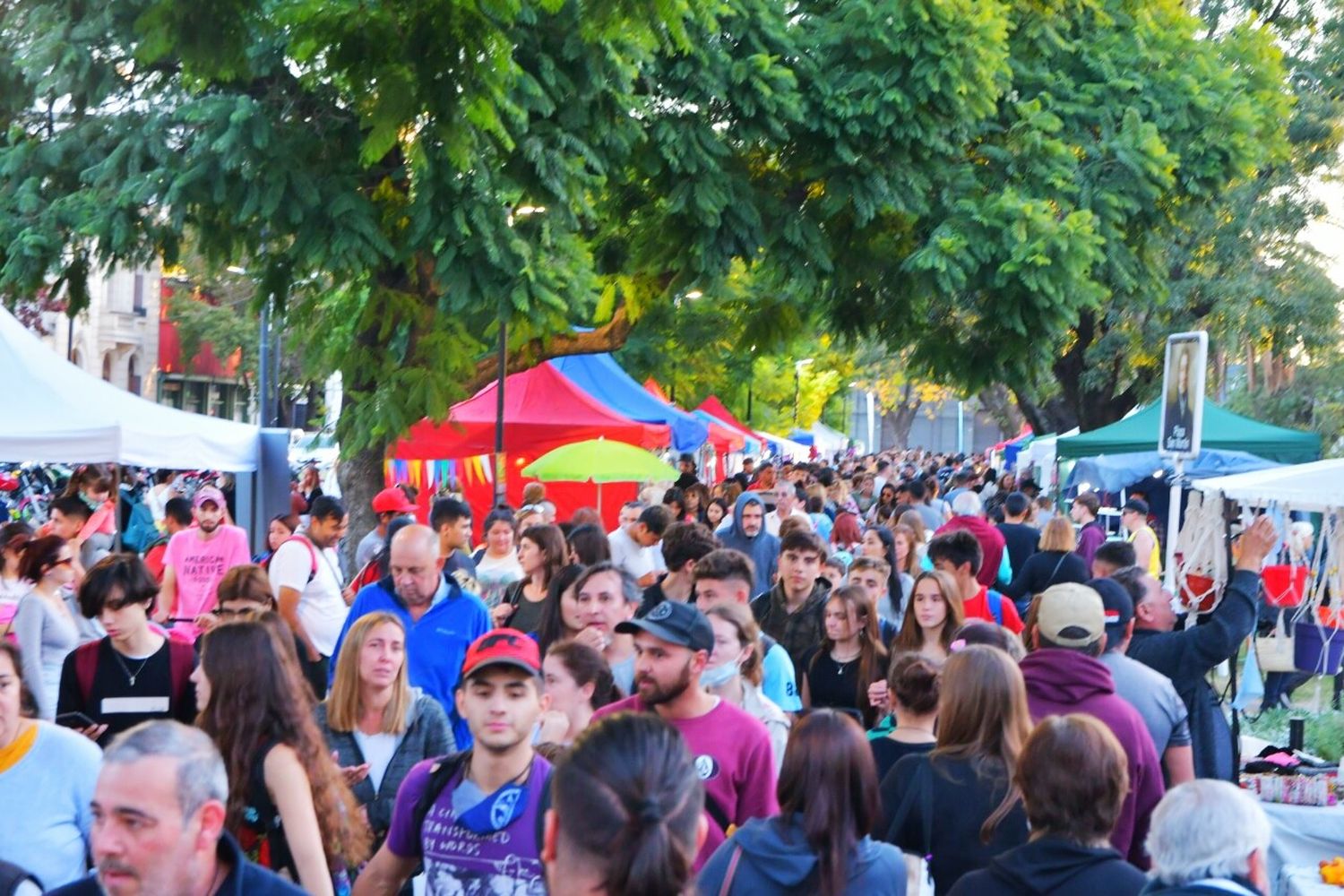 El regreso más esperado: este lunes vuelve el “Paseo de las Colectividades” a Venado