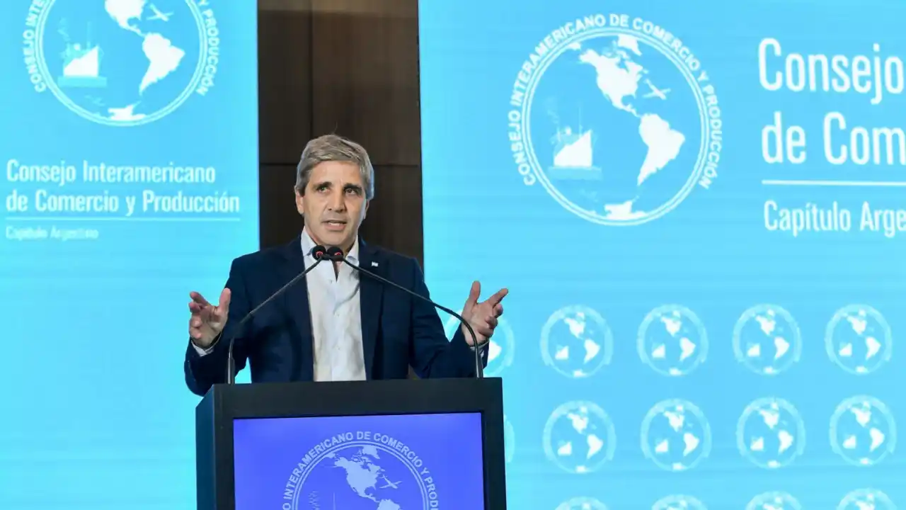 Casi la mitad del superávit fiscal del primer cuatrimestre se explica por ajustes en jubilaciones y en subsidios a la energía y al transporte